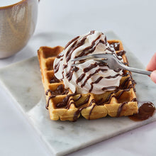 Lade das Bild in den Galerie-Viewer, Dänisches Softeis - Flüssig-Mix Vanille - DANICA - 12x 1 Liter