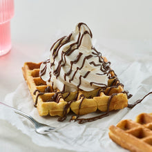 Lade das Bild in den Galerie-Viewer, Dänisches Softeis - Flüssig-Mix Vanille - DANICA - 12x 1 Liter