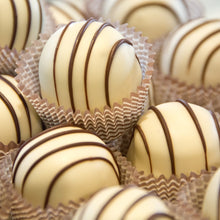 Lade das Bild in den Galerie-Viewer, JM Posner Luxury - Weisse Schokolade - 33% - 10kg - Drops