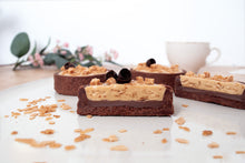 Lade das Bild in den Galerie-Viewer, Karamell Crisp (Füllung, Aufstrich) - Crema Vela Gold Crisp - Caramel - 6kg
